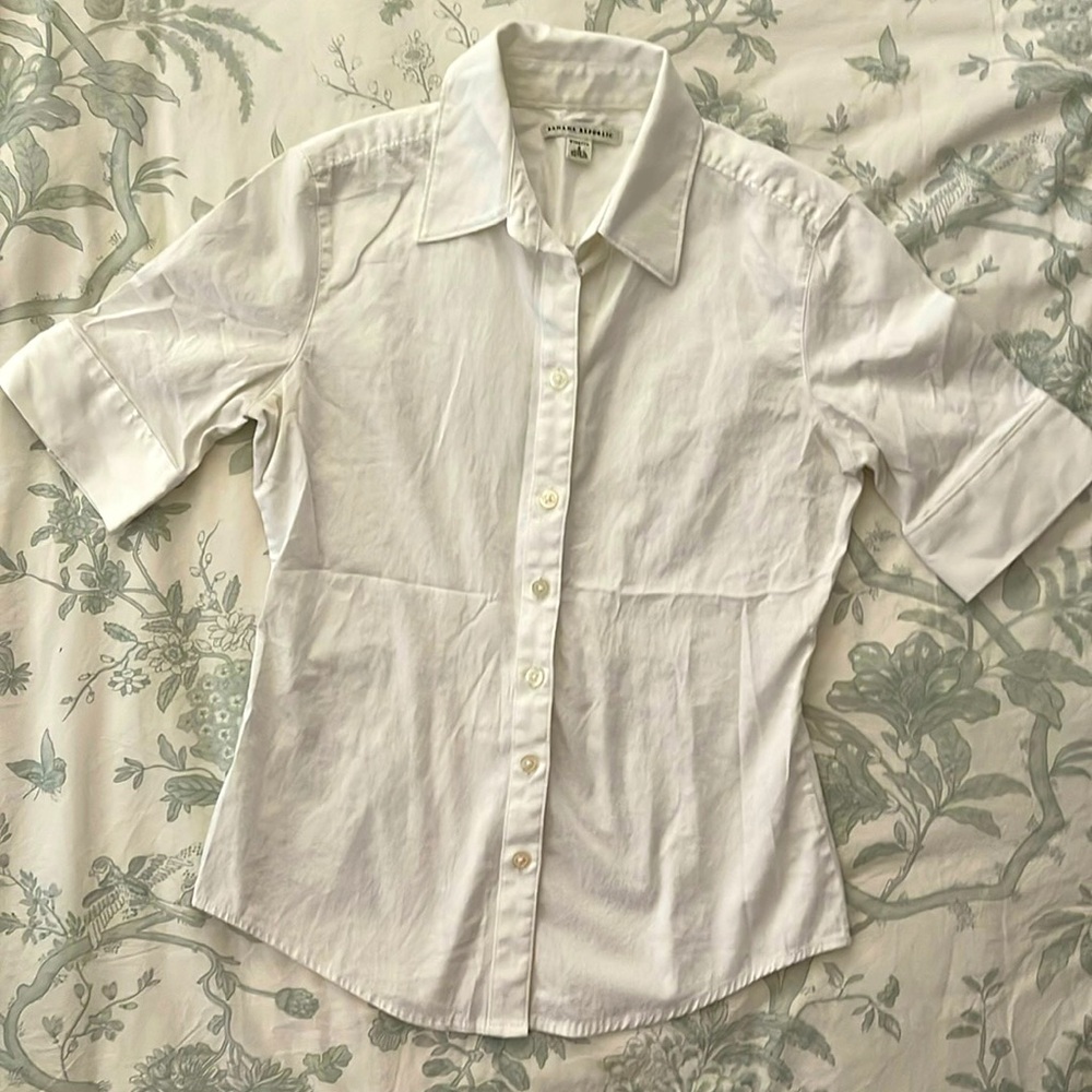 Banana Republic tailored button down, size 2